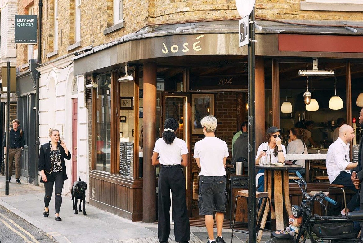Fine dining restaurants and lifestyle amenities near London Dock apartments