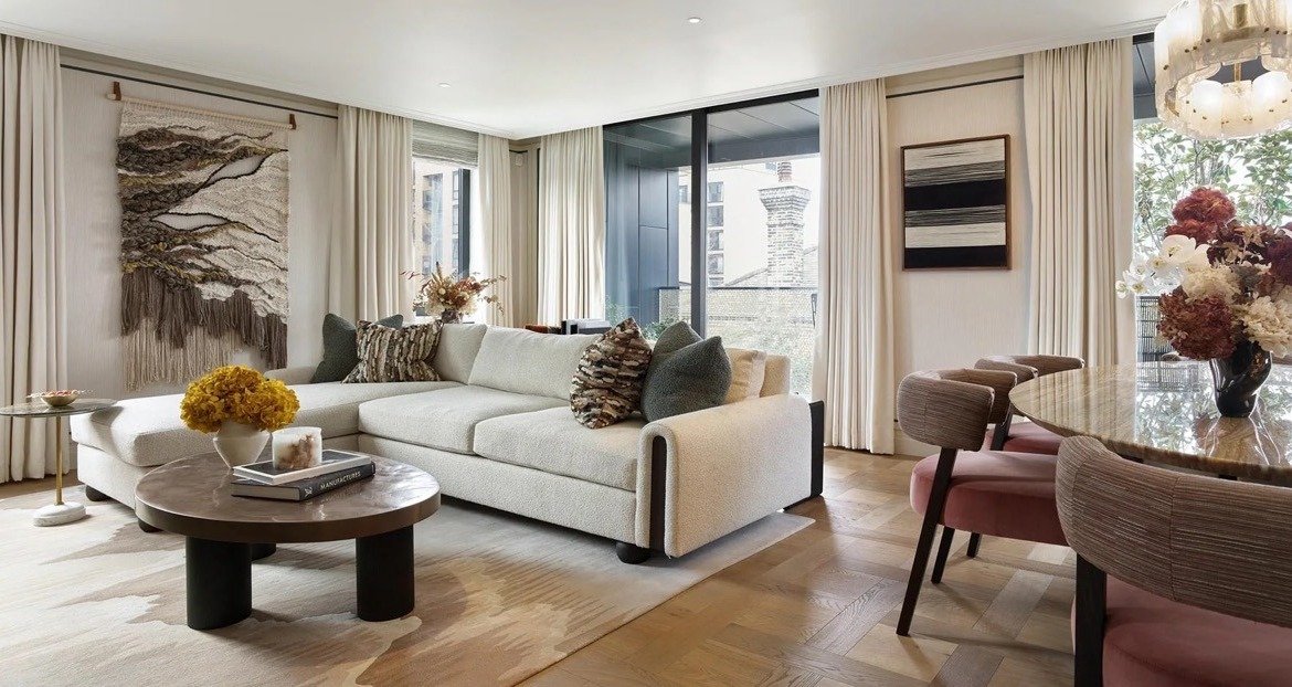 Spacious living room with contemporary furniture and open-plan design - 3 bedroom