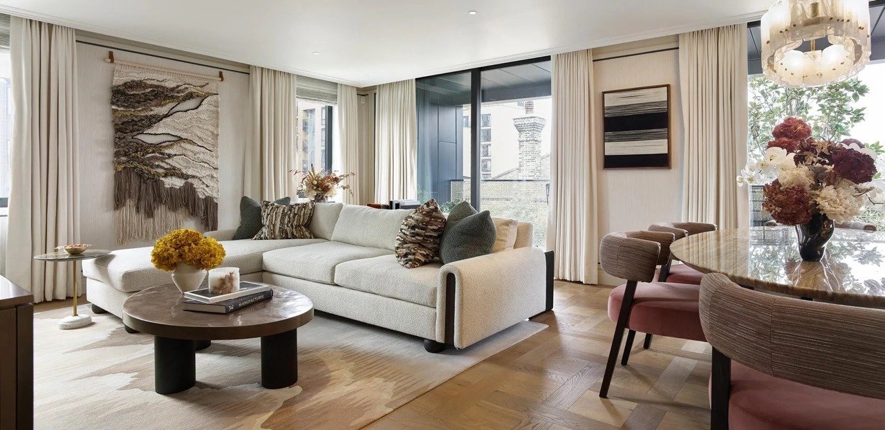 Spacious living room with contemporary furniture and open-plan design - 3 bedroom