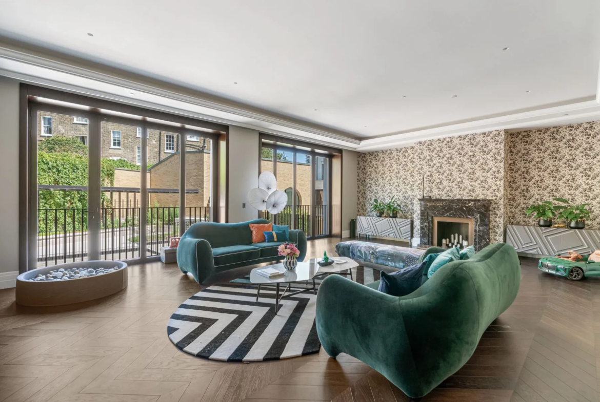5 Whistler Square Open Plan Kitchen Dining Green Walls Belgravia