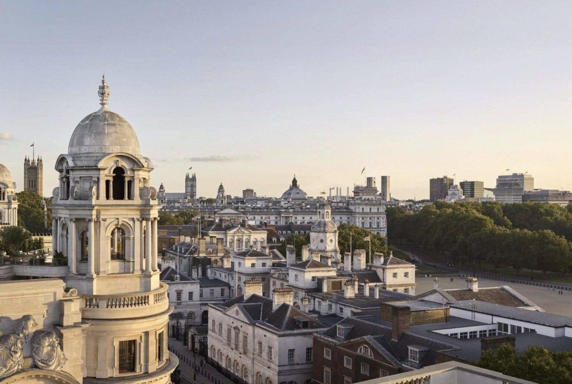 The Owo Exterior And Vi̇ew