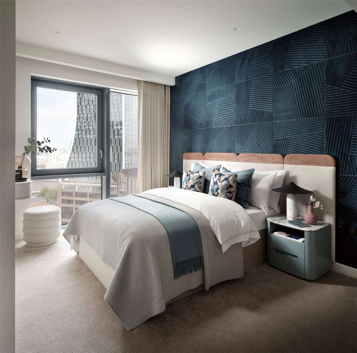 Aspen Canary Wharf 2 Bed Master Bedroom Show Home E14 9xq