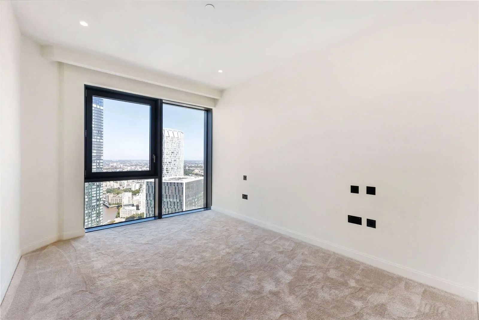 Aspen Consort Place Canary Wharf London E14 Bedroom Floor To Ceiling Windows City View