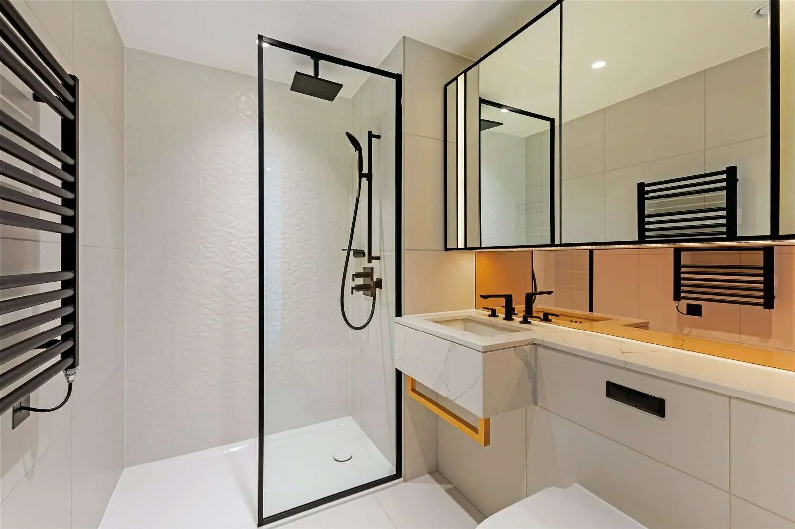 Aspen Consort Place Canary Wharf London E14 Ensuite Shower Room Marble Finish