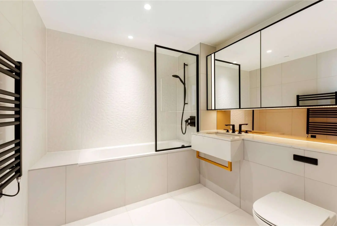 Aspen Consort Place Canary Wharf London E14 Family Bathroom Bath Marble Vanity