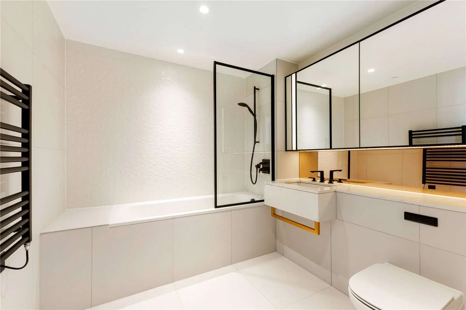 Aspen Consort Place Canary Wharf London E14 Family Bathroom Bath Marble Vanity