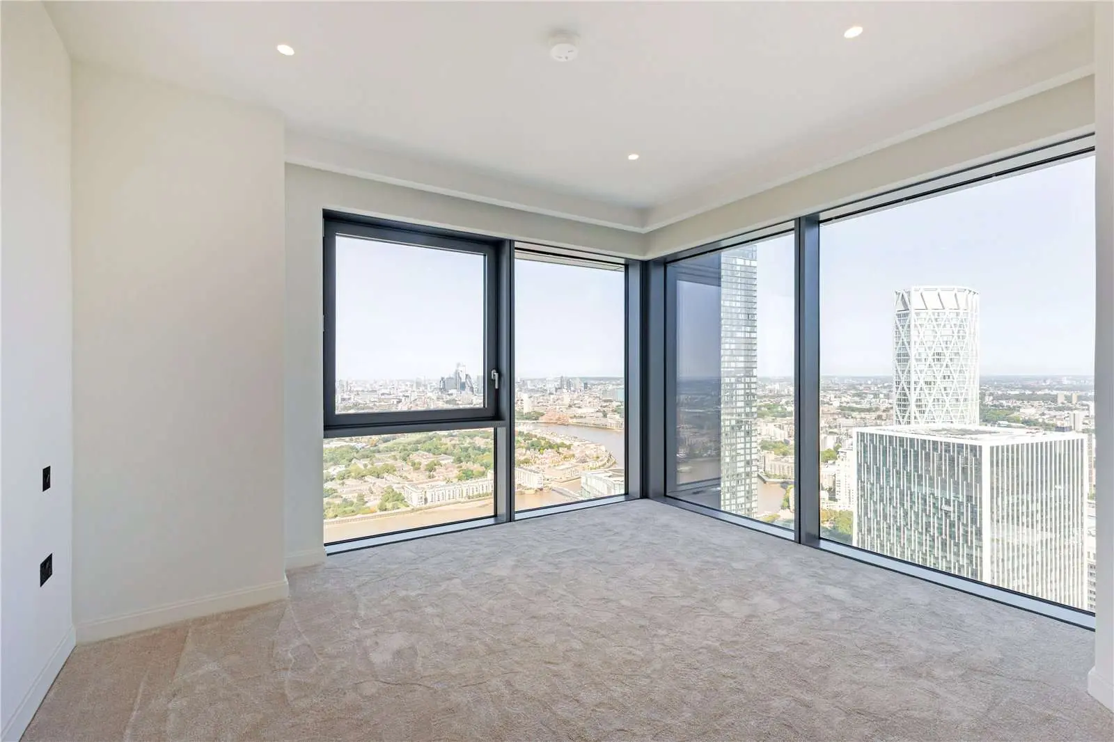 Aspen Consort Place Canary Wharf London E14 Master Bedroom Corner Panoramic Thames View