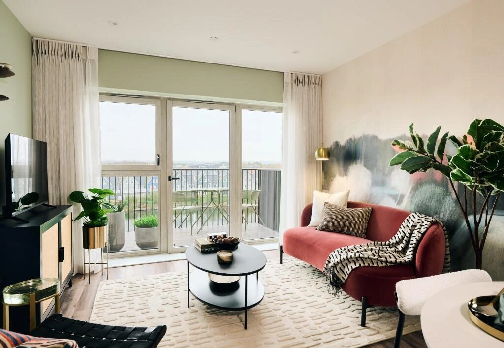 Bankside Gardens Green Park Reading Living Room Balcony