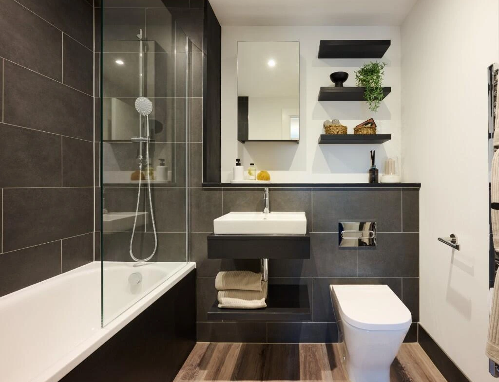 Bankside Gardens Green Park Reading Modern Bathroom