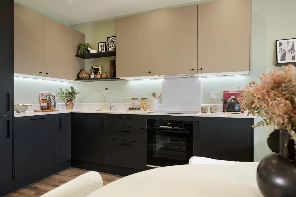 Bankside Gardens Green Park Reading Modern Kitchen