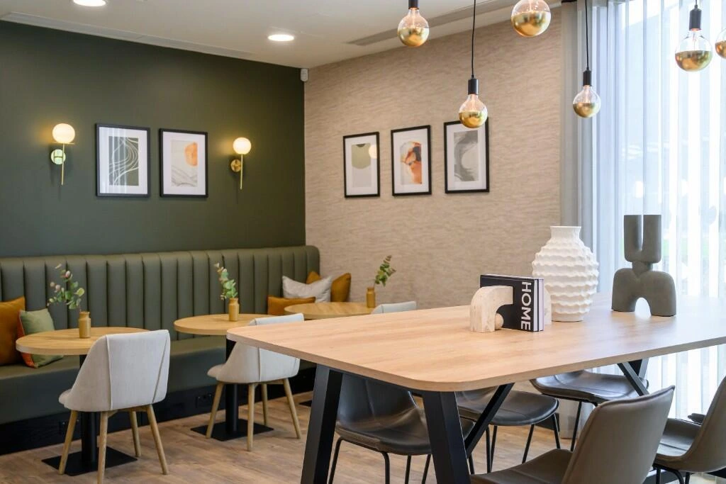 Bankside Gardens Green Park Reading Residents Lounge