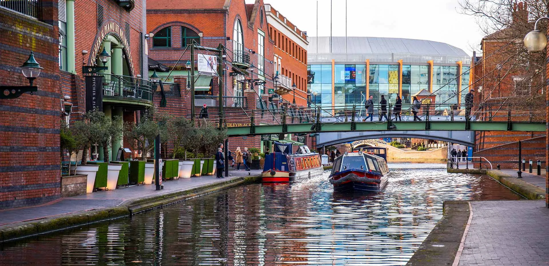 birmingham-canal-area-urban-lifestyle Birmingham Canal Area Urban Lifestyle
