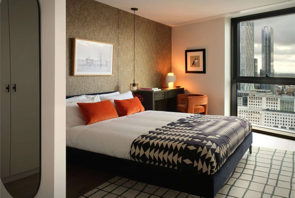 Canary Wharf E14 Vetro Duplex Penthouse Bedroom Canary Wharf Skyline Orange Cushions