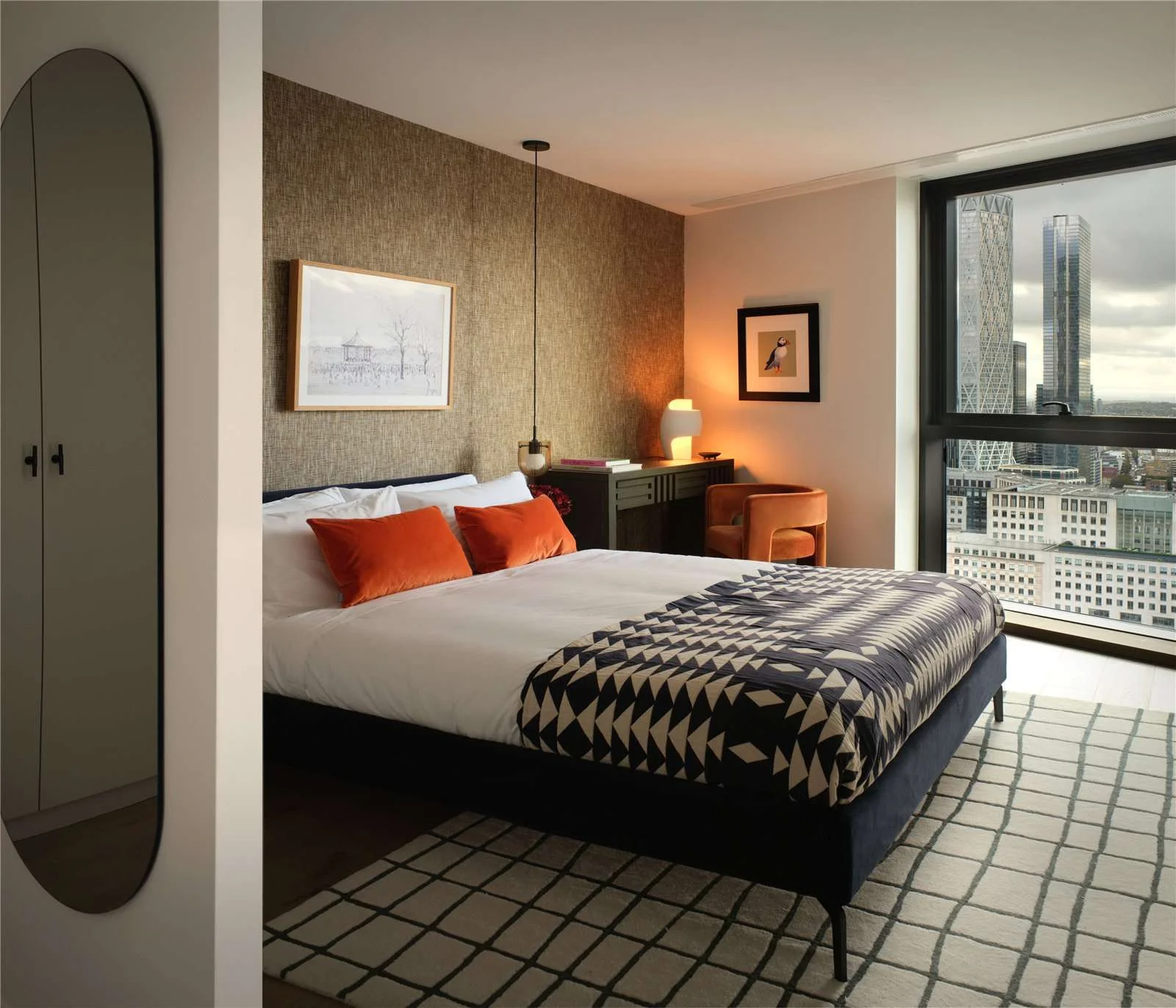 Canary Wharf E14 Vetro Duplex Penthouse Bedroom Canary Wharf Skyline Orange Cushions