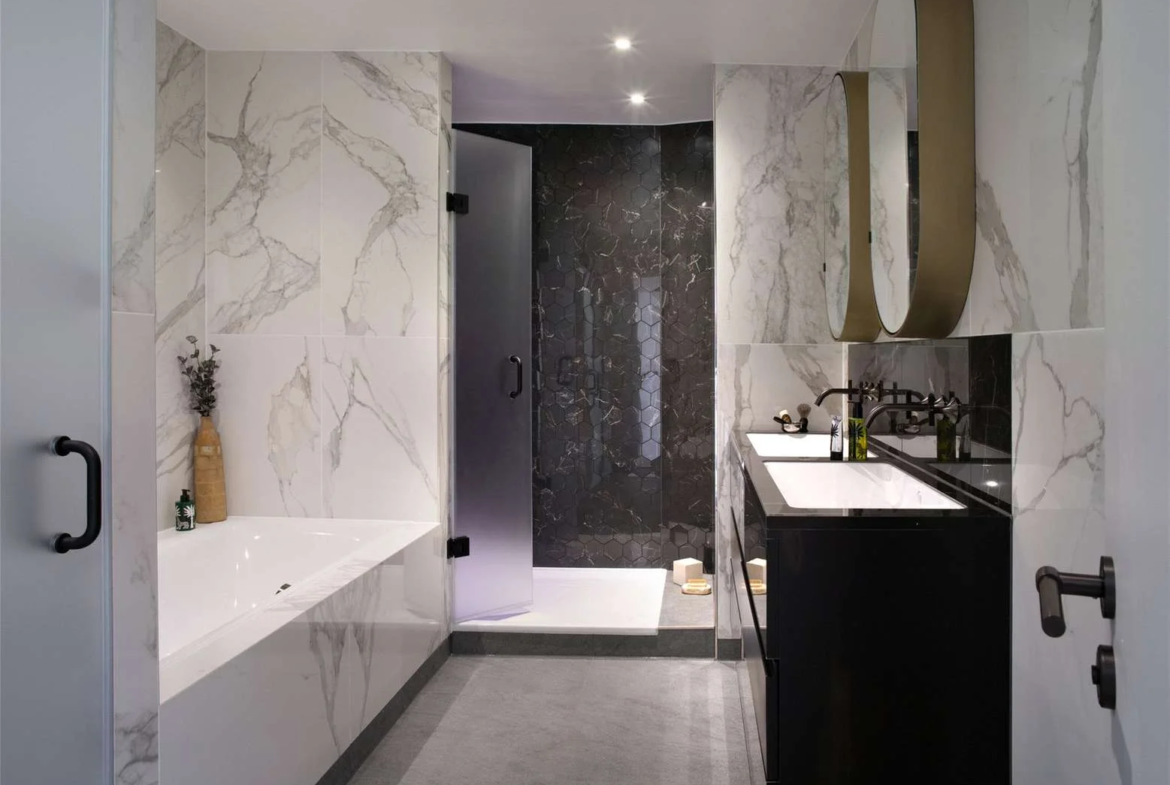 Canary Wharf E14 Vetro Duplex Penthouse En Suite White Black Marble Bath Separate Shower