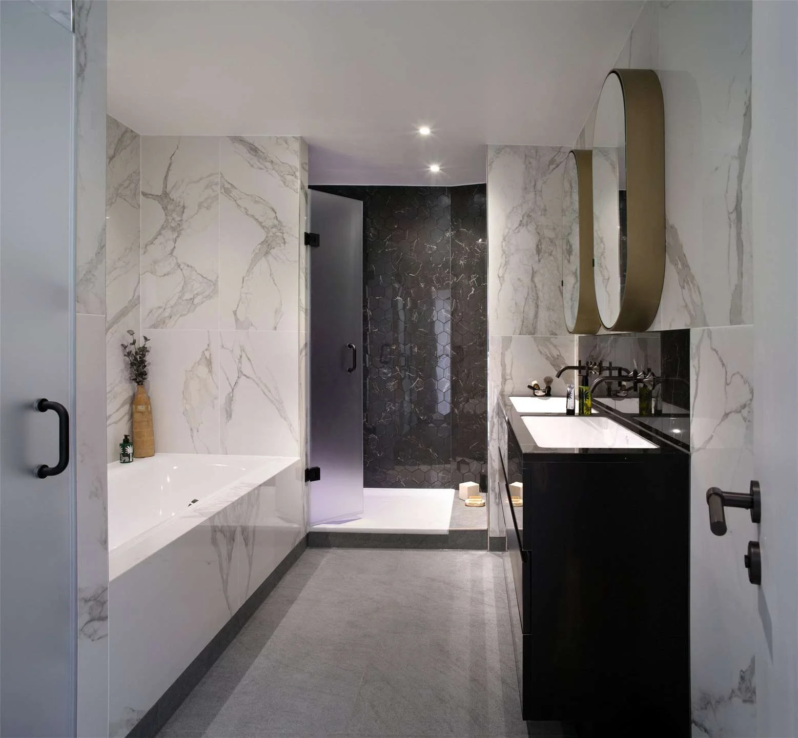 Canary Wharf E14 Vetro Duplex Penthouse En Suite White Black Marble Bath Separate Shower