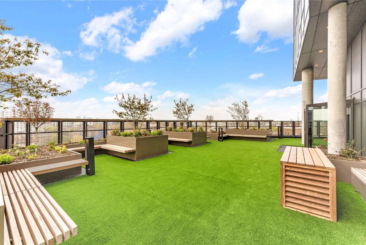 Canary Wharf E14 Vetro West India Dock Road Podium Garden Rooftop Terrace Timber Benches City Views