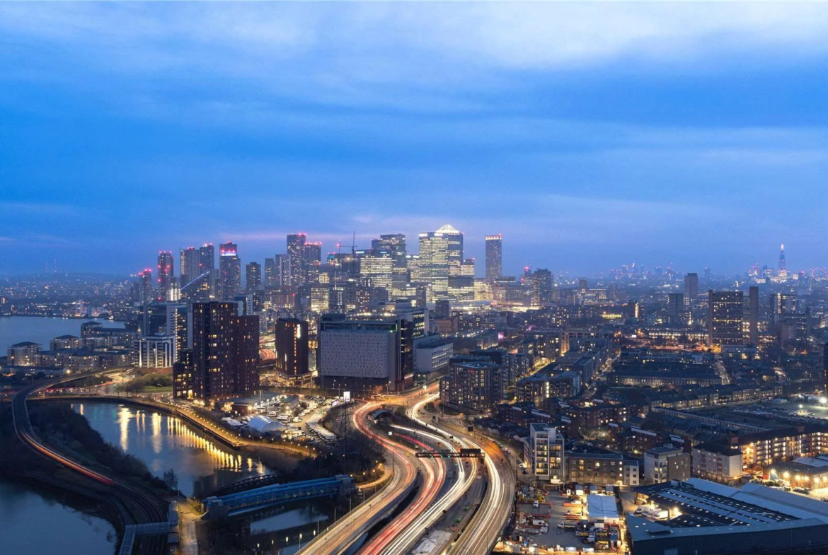 Canning Town E16 Canary Wharf Night Skyline Investment Location