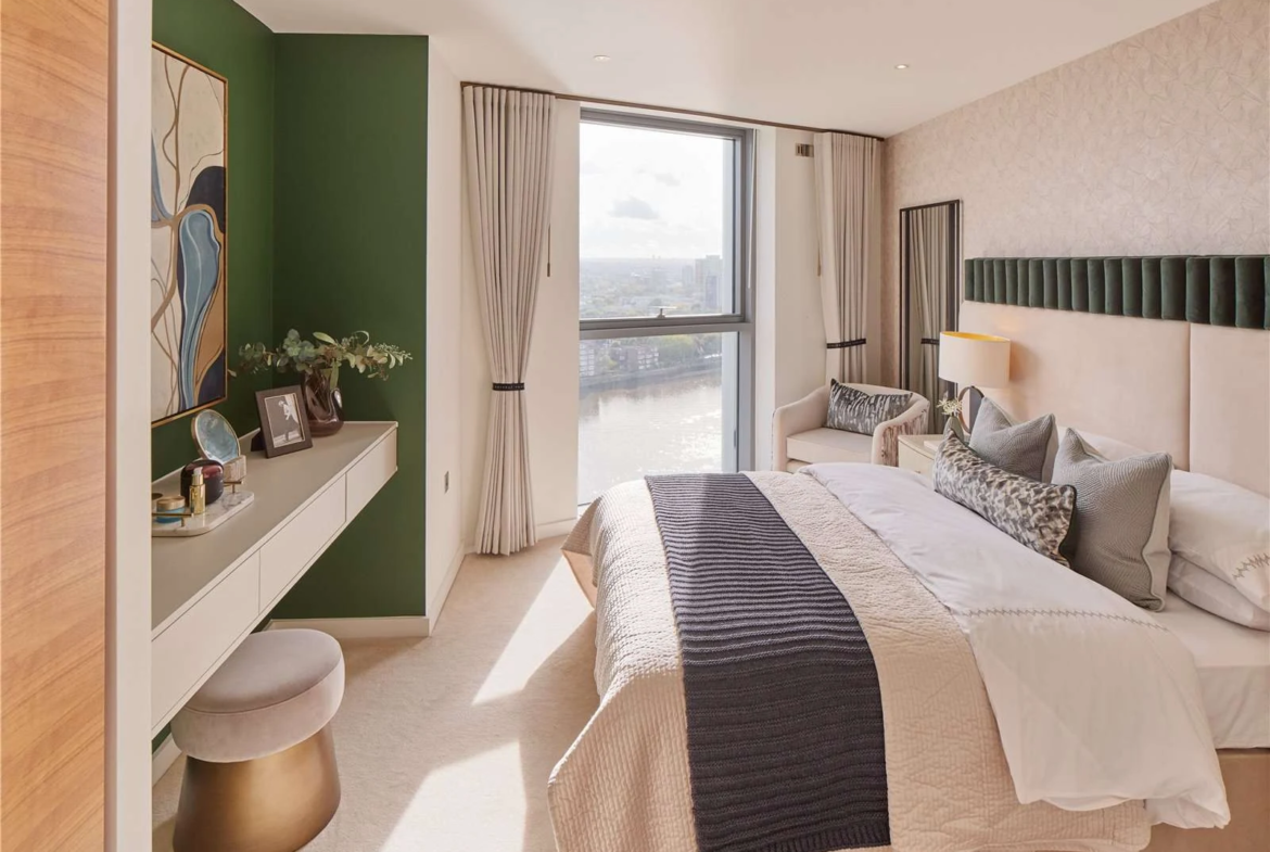 Chelsea Waterfront Sw10 16th Floor Bedroom Green Accent Wall Velvet Tufted Headboard Thames River View