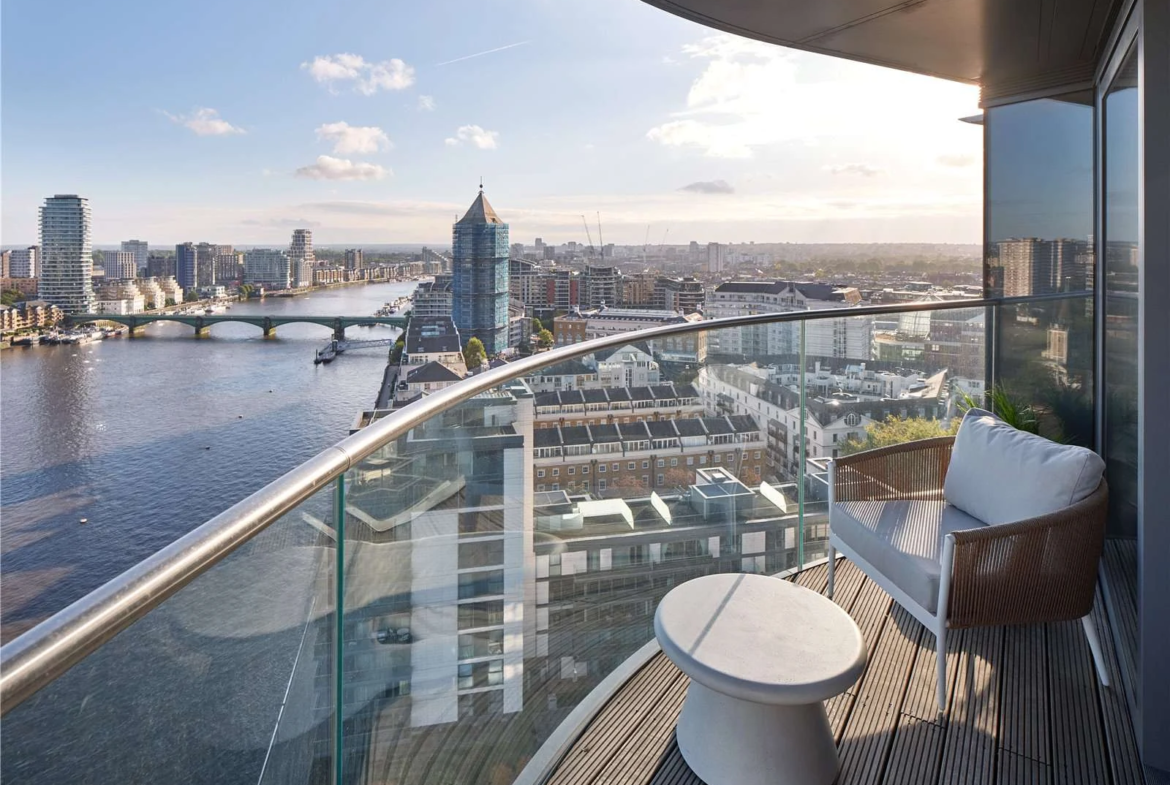 Chelsea Waterfront Sw10 Private Balcony Curved Glass Balustrade White Armchair Battersea Bridge Creek Sunset