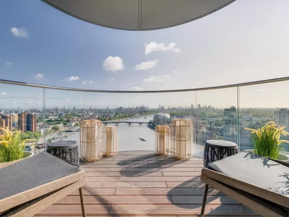 Chelsea Waterfront Tower West Sw10 Curved Panoramic Balcony Sunloungers Rattan Lanterns Thames Albert Bridge