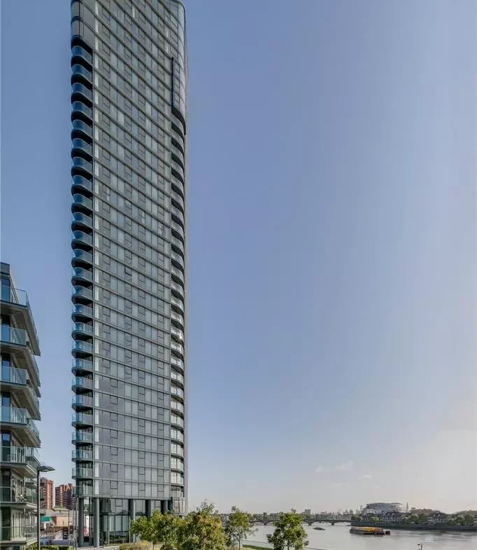 Chelsea Waterfront Tower West Sw10 Daytime Full Height Glass Curtain Wall Curved Balconies Riverside Gardens