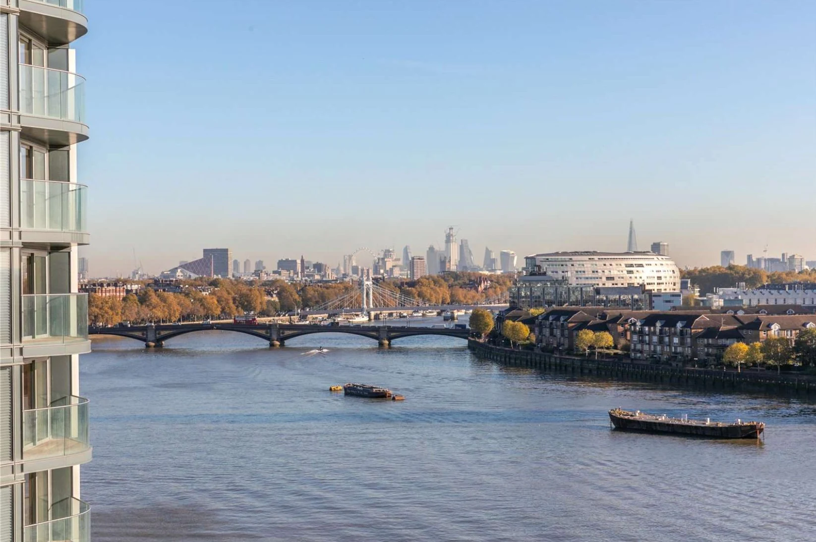 Chelsea Waterfront Tower West Sw10 Thames Albert Bridge View Battersea City London Skyline Autumn
