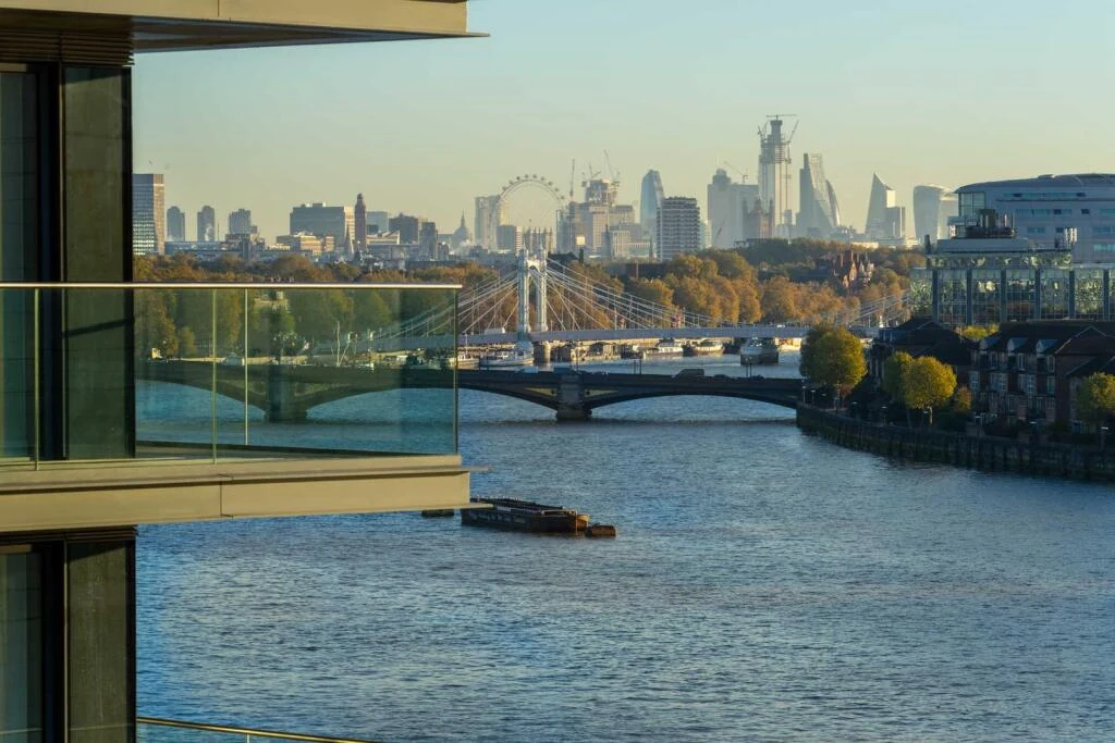 Chelsea Waterfront Tower West Sw10 Thames View Albert Bridge London Eye City Skyline Autumn
