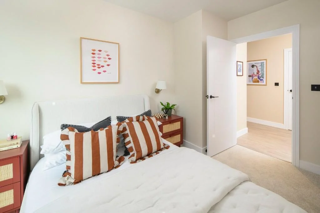 Glasswater Locks Bedroom Modern Apartment Birmingham