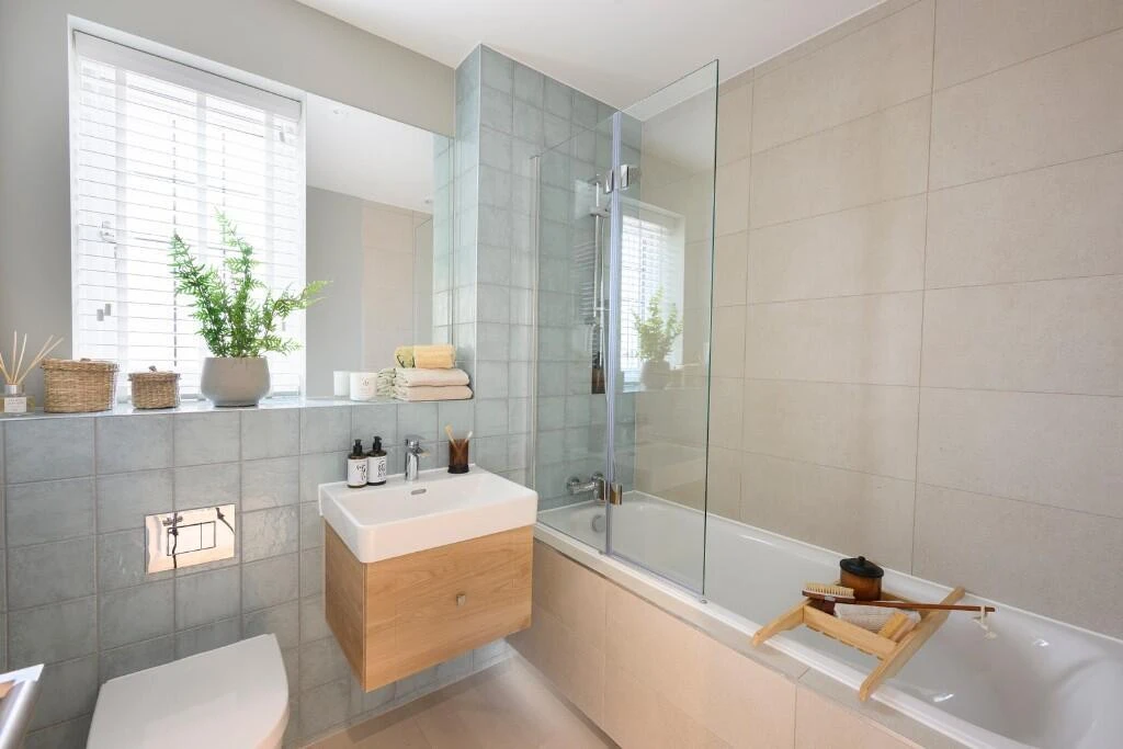 Hareshill Fleet Bathroom Modern Bath Shower Glass Screen