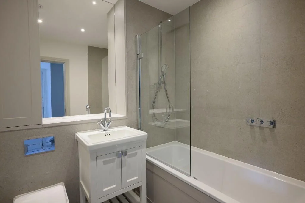 Hartland Village Fleet Bathroom Modern Suite