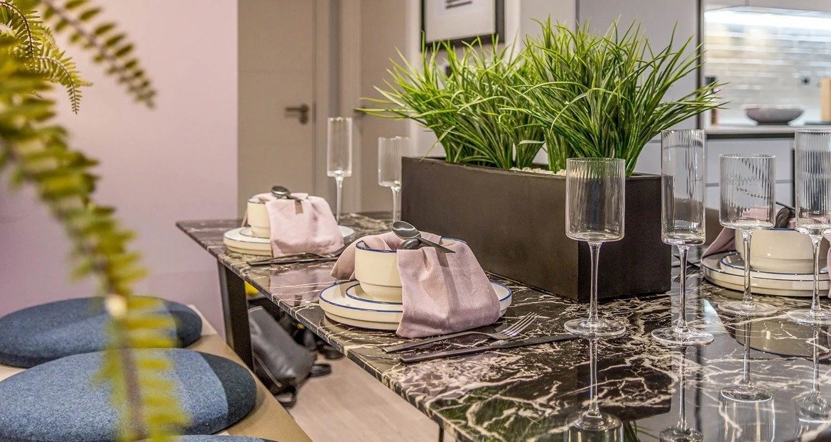 2 Bedroom Apartment for Sale Slough Berkshire | Horlicks Quarter
