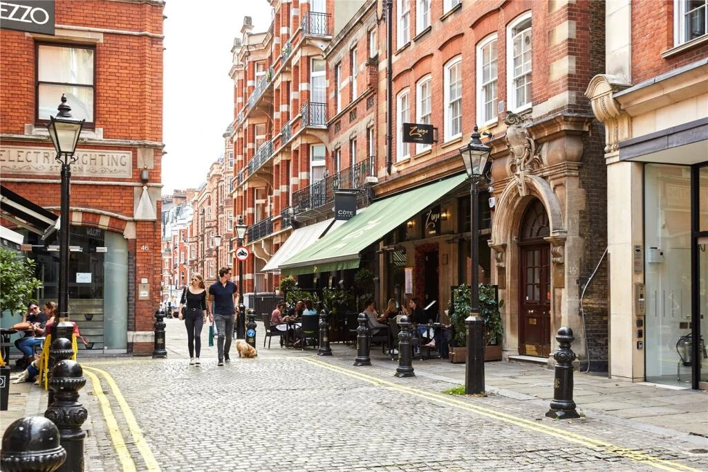 Kensington High St London Street View