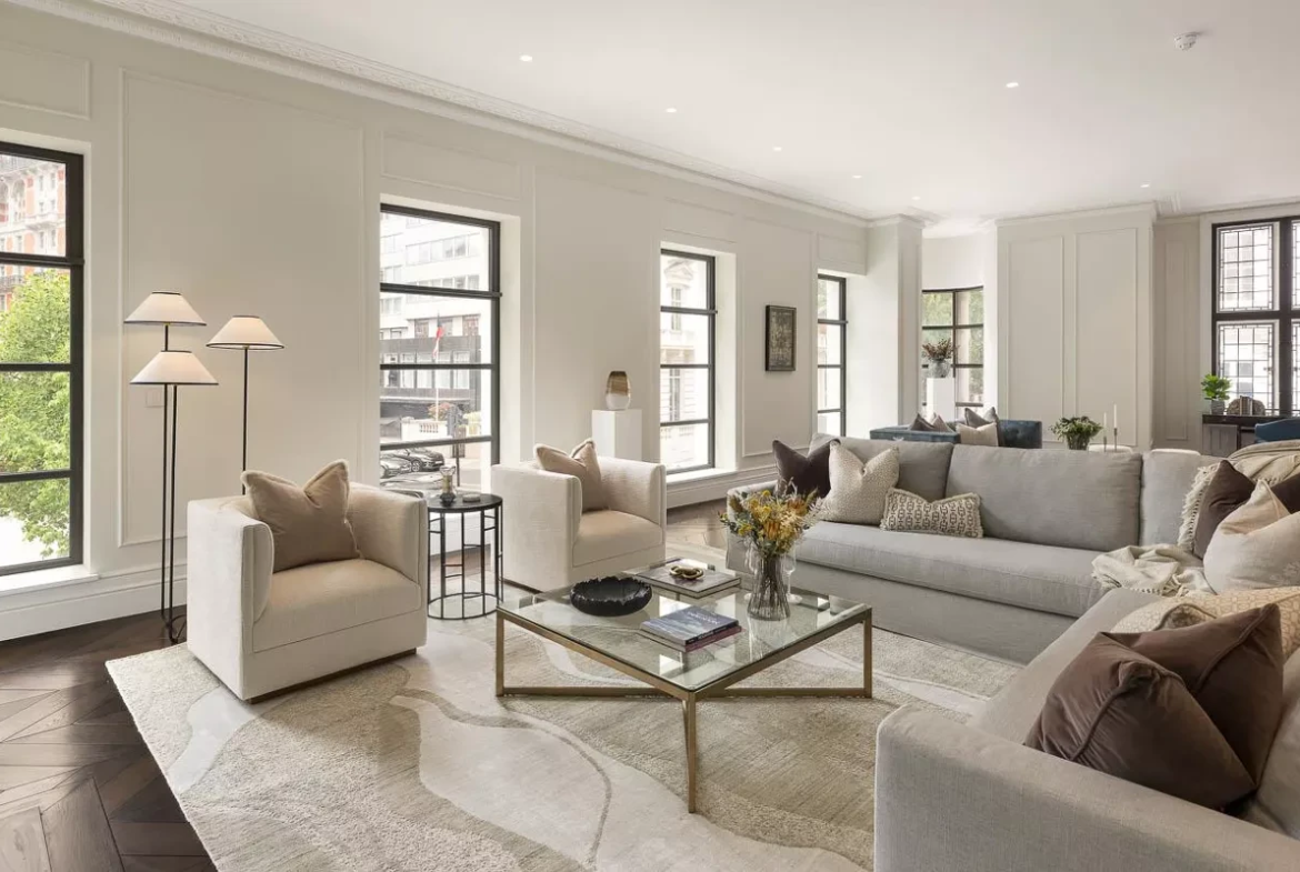 Knightsbridge Gate Sw1x Luxury Living Room Cream Sofas Knightsbridge View