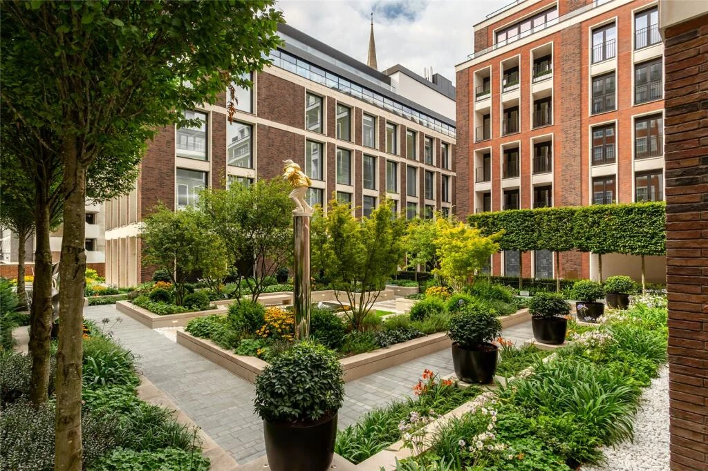 Lancer Square Kensington Courtyard Garden Sculpture