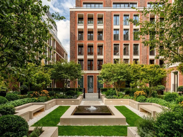 Lancer Square Kensington Landscaped Garden Square Fountain