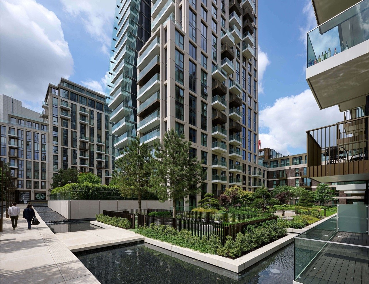 London Dock Wapping luxury apartments with landscaped courtyard modern residential development in central London