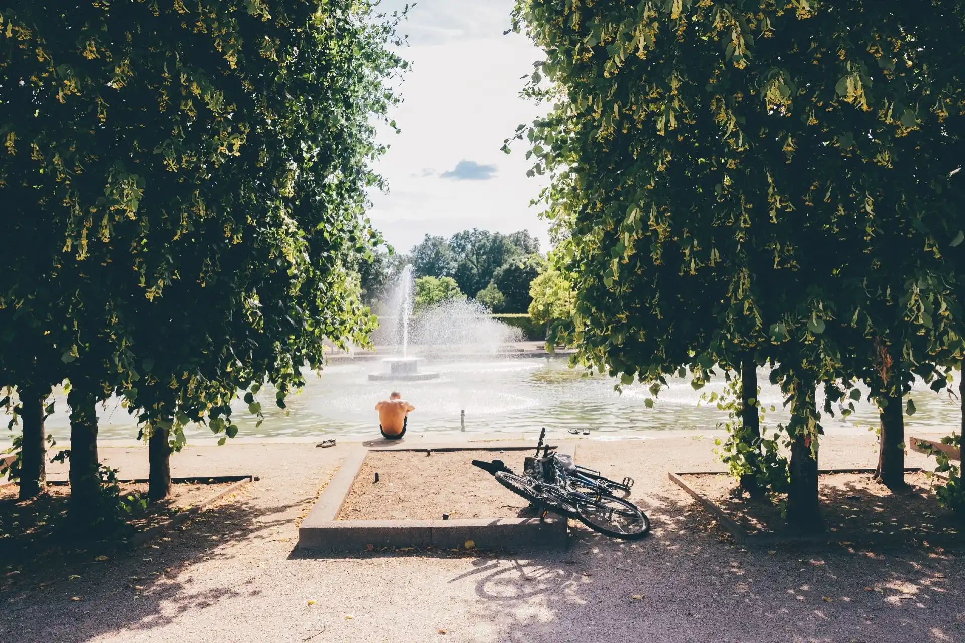 London Square Nine Elms Park Fountain Green Space