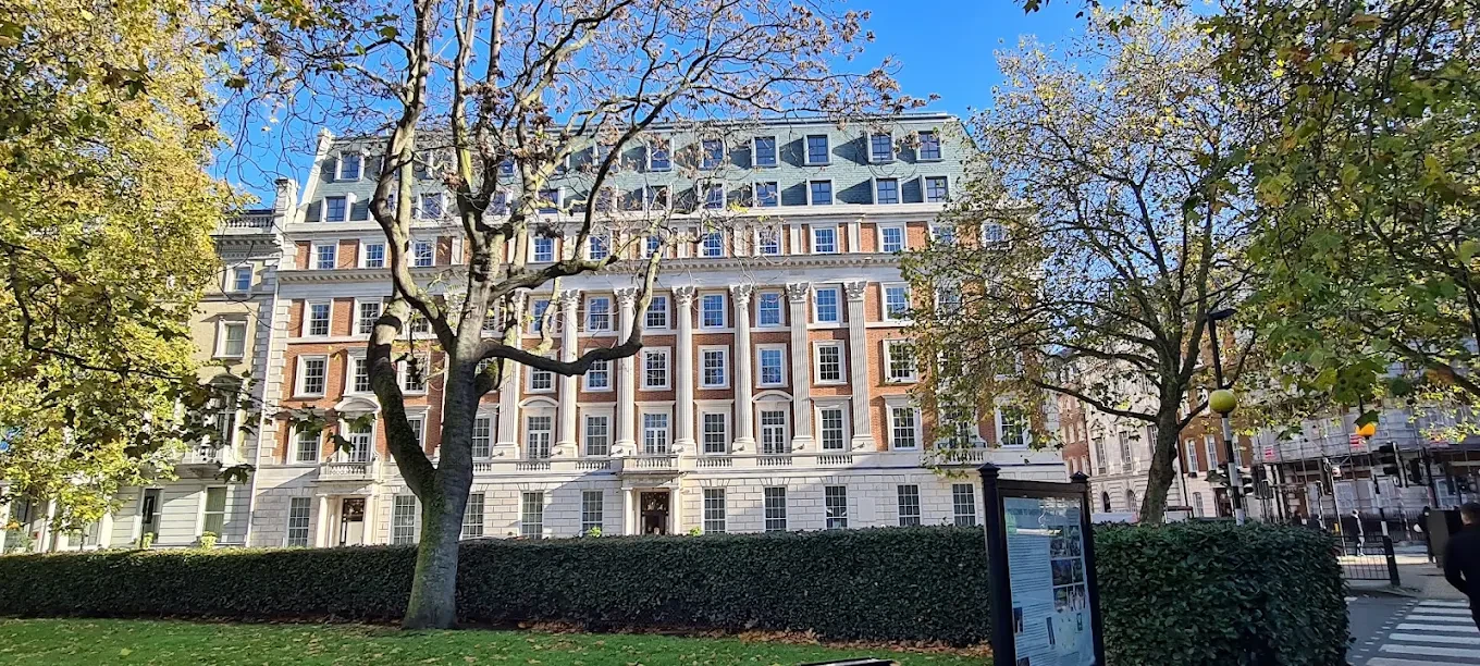 No1 Grosvenor Square Mayfair Facade Grosvenor Square Autumn
