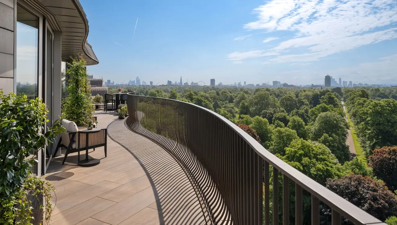Park Modern Apartment Curved Terrace Hyde Park London Skyline View