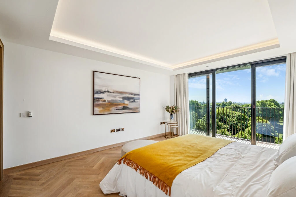 Park Modern Bedroom Artwork Balcony View Hyde Park London