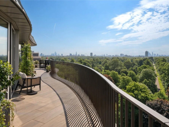Park Modern Curved Balcony Hyde Park London Skyline View