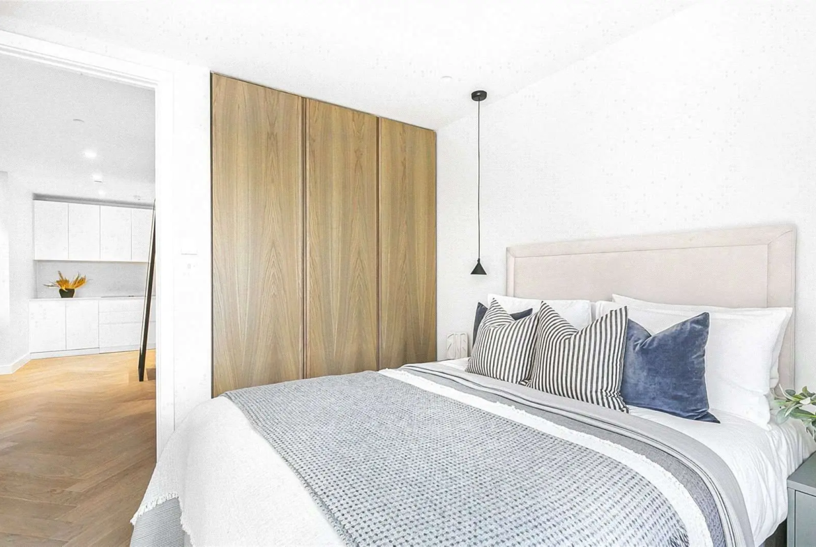 Parkhaus Hackney Downs E5 Double Bedroom Fitted Oak Wardrobes Herringbone Floor