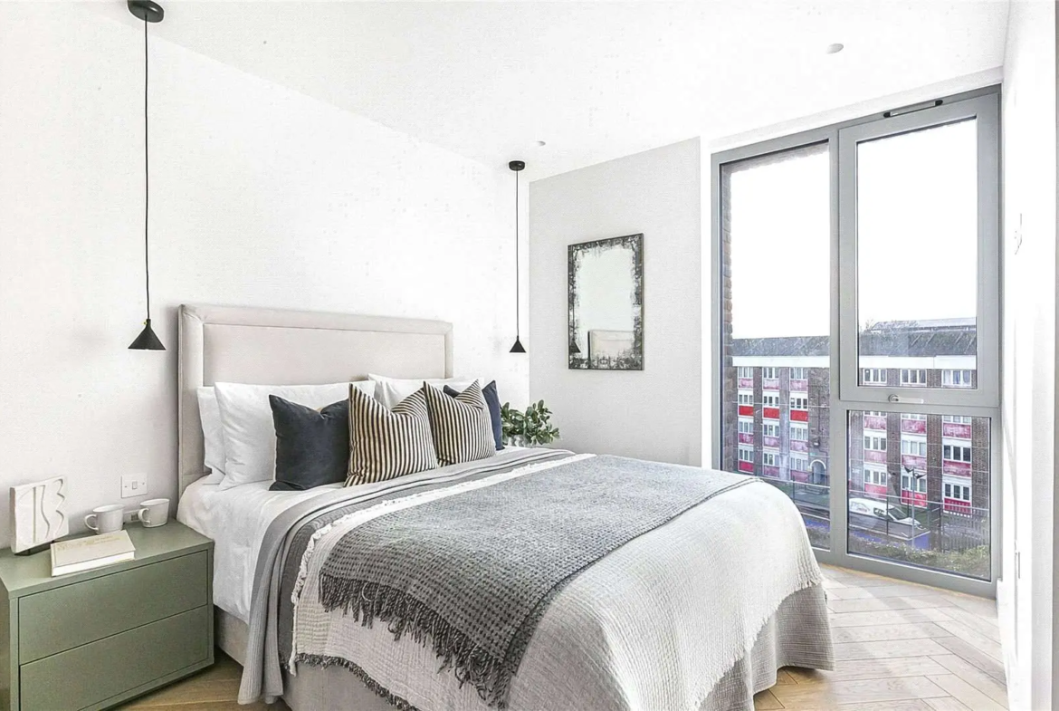 Parkhaus Hackney Downs E5 Master Bedroom Floor To Ceiling Windows City Views