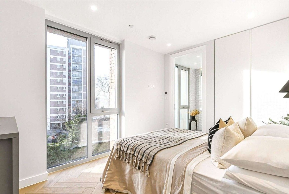 Parkhaus London E5 Hackney Bedroom Balcony Doors City View