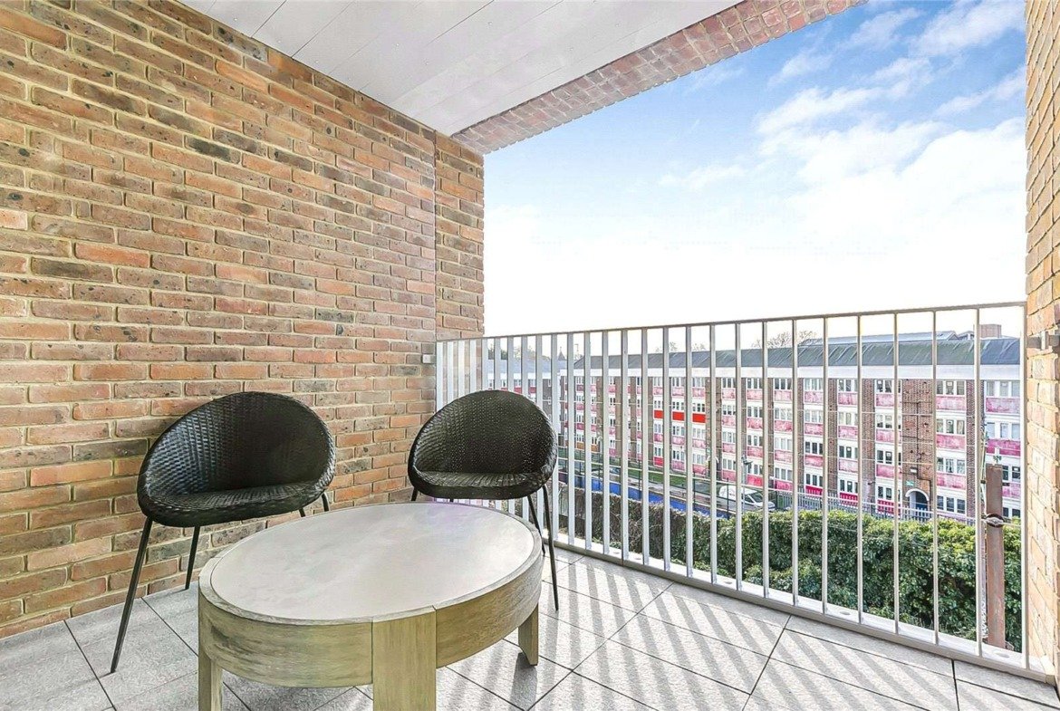 Parkhaus London E5 Hackney Private Balcony Outdoor Seating Area