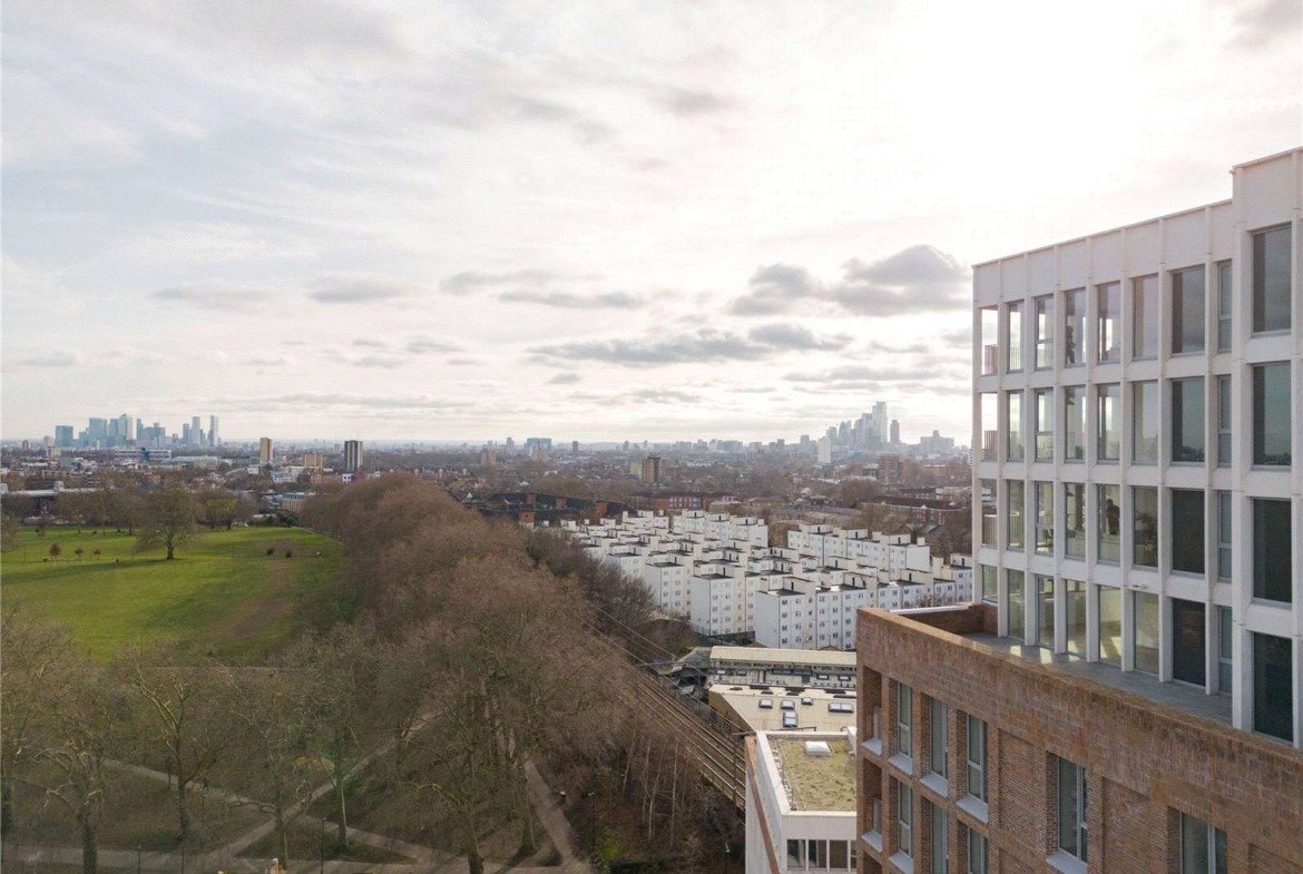 Parkhaus London E5 Hackney Rooftop View Hackney Downs Canary Wharf City Skyline