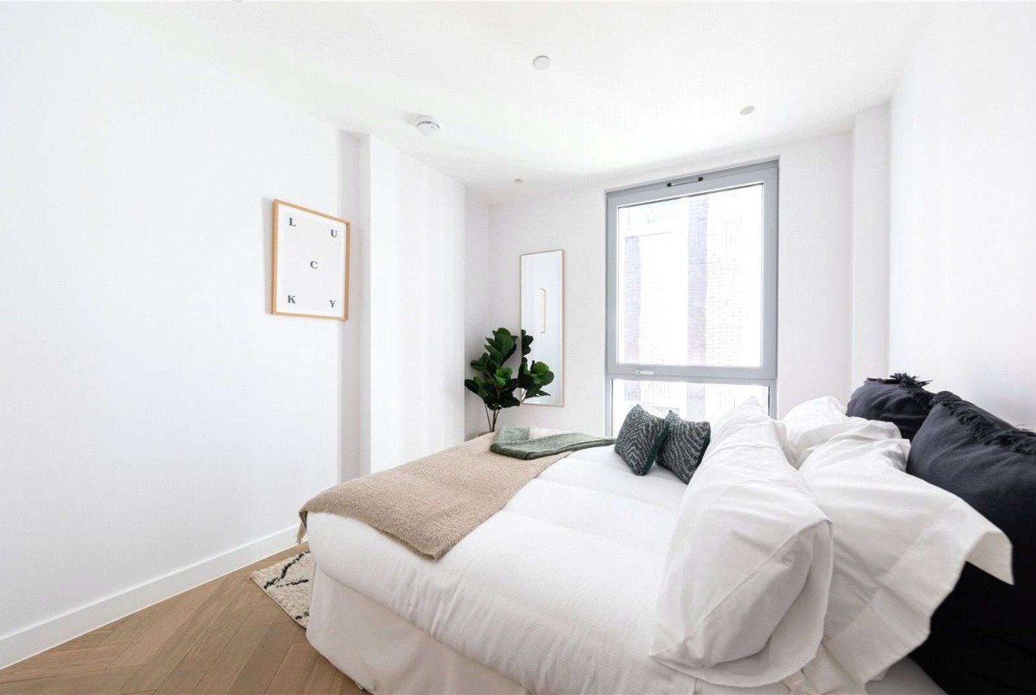 Parkhaus London E5 Hackney Third Bedroom Large Window Bright