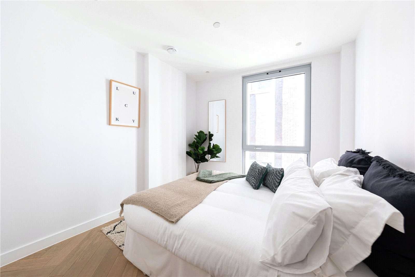 Parkhaus London E5 Hackney Third Bedroom Large Window Bright