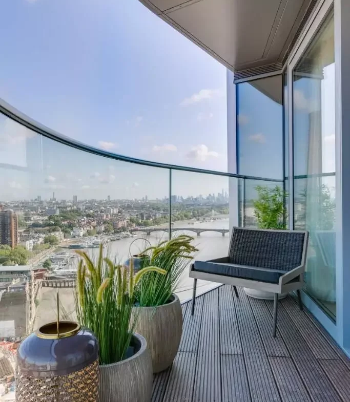 Powerhouse Chelsea Waterfront Curved Balcony River Thames London Skyline Sw10